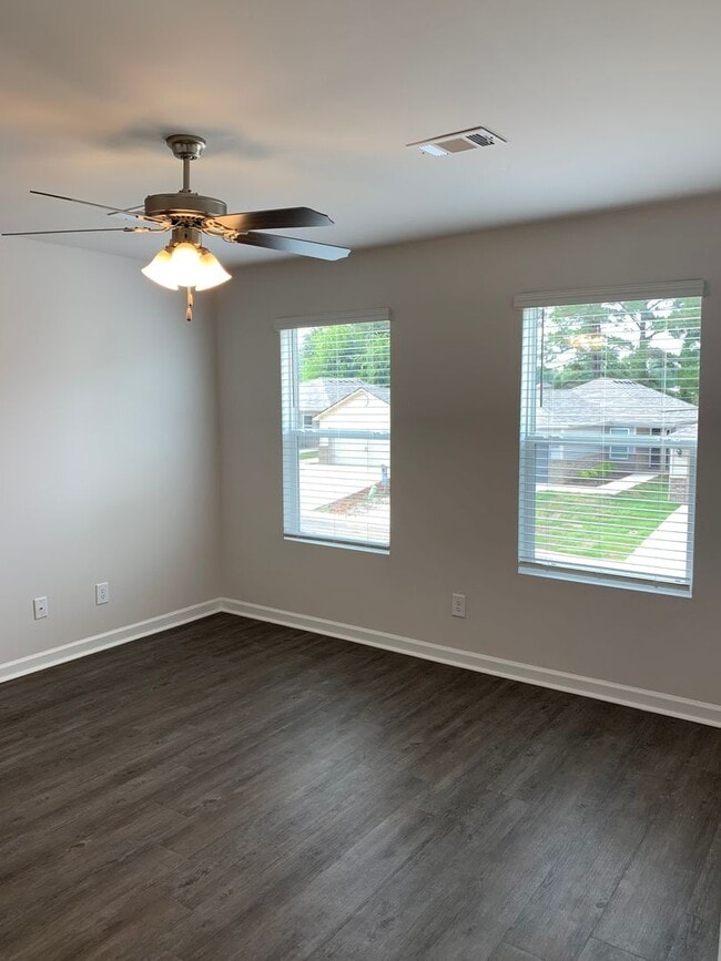 Building Photo - Move-In Ready! Spacious 3-Bedroom, 2-Bath Home in Waterbury — Apply Today to Secure Yours!