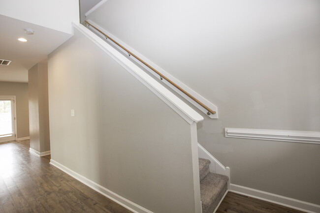 Building Photo - Spacious 3-Bed, 2.5-Bath Modern Home w/ 3-Car Garage in Highcroft – Close to Fort Bragg!