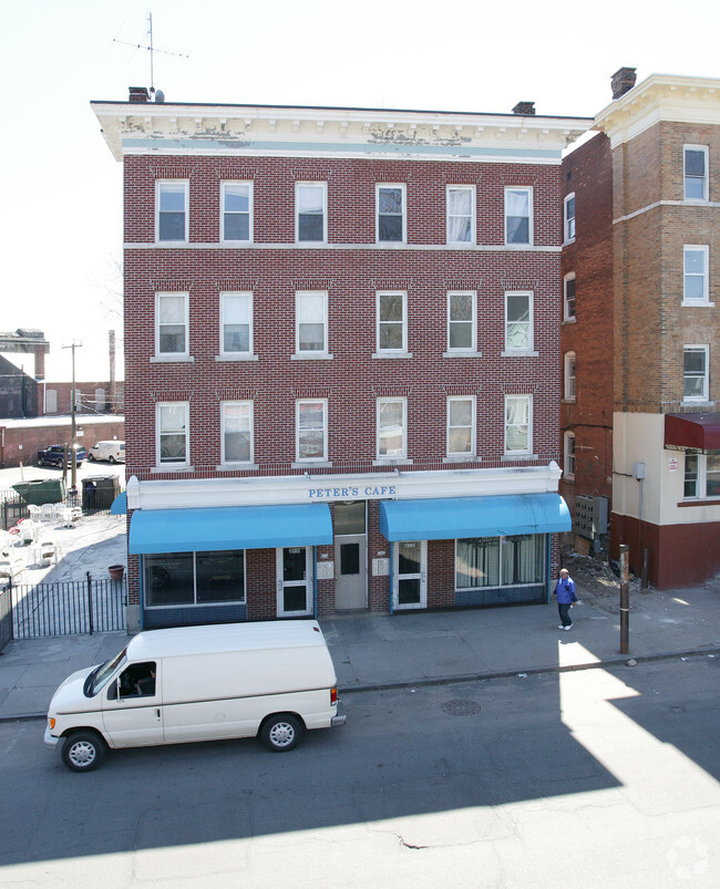 Building Photo - 1585-1589 Park St