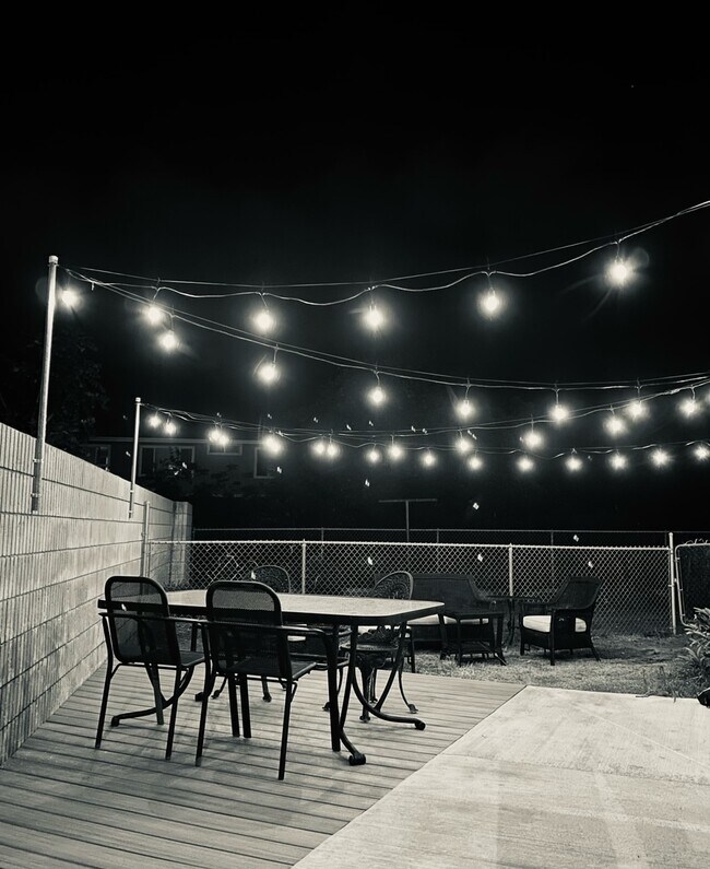 outside deck - 2864 Waialae Ave