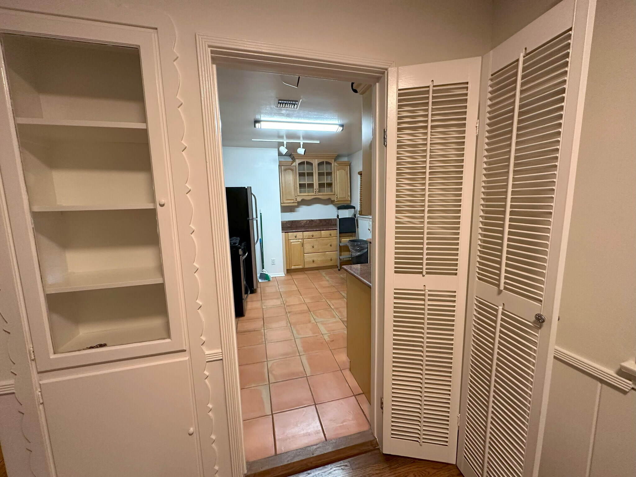 Pass through to Kitchen - 10807 Huston St