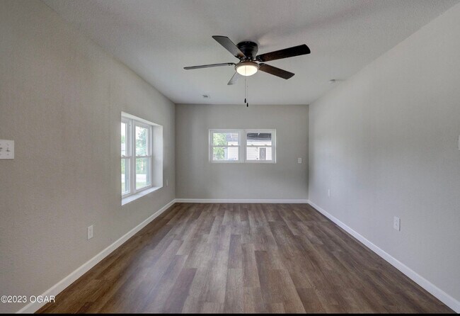 Living Room - 310 S Pearl St