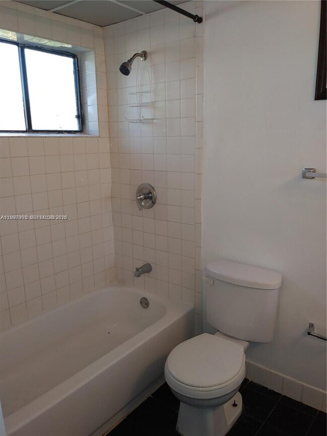 Building Photo - 12120 NE 6th Ave