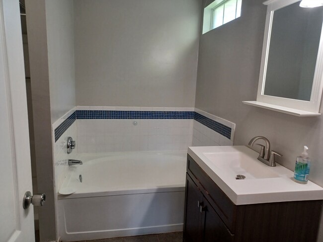 Building Photo - 5053 Huntclub Chase