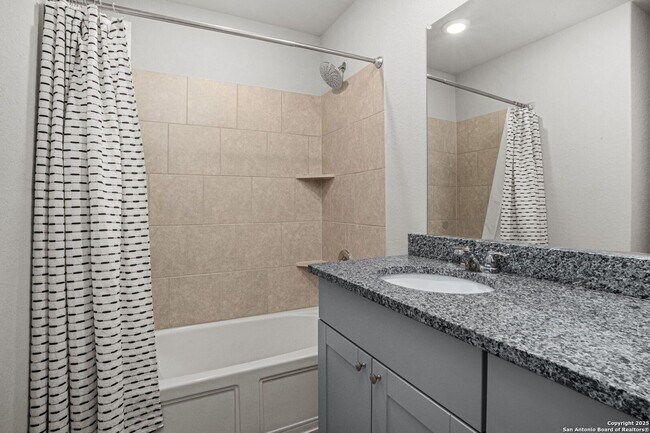 Building Photo - 3 Bedroom/2 Bath Potranco Run Subdivision