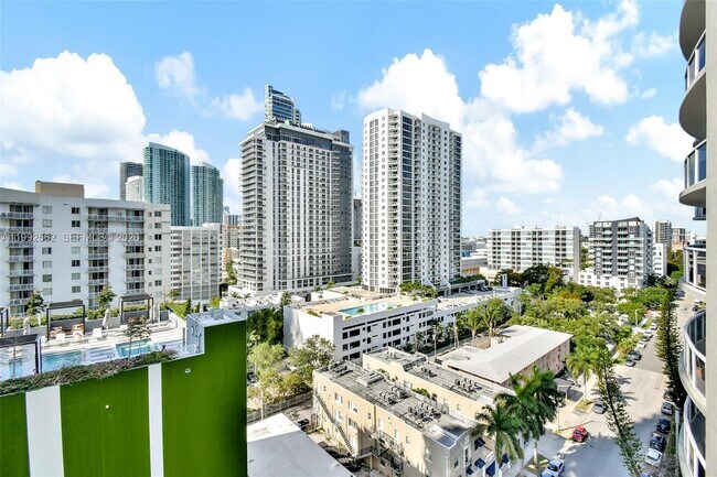 Building Photo - 601 NE 23rd St