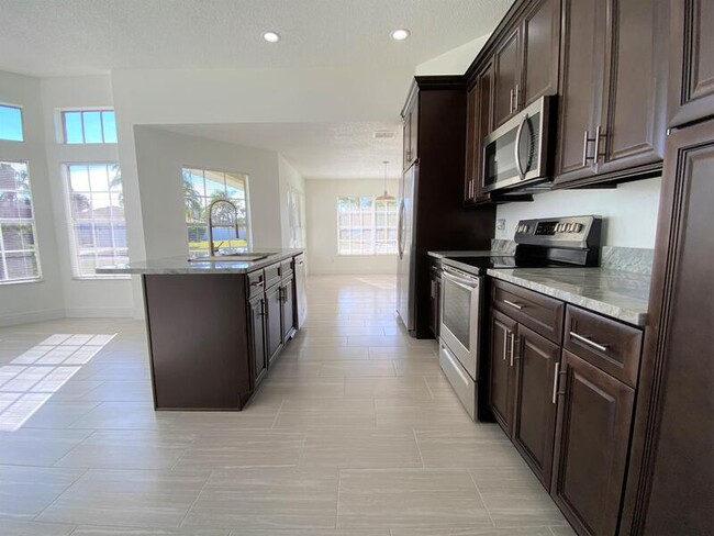 Building Photo - 14712 Madonna Lily Ct