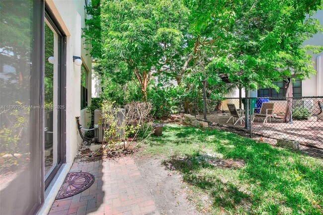 Building Photo - 9135 SW 36th Mnr
