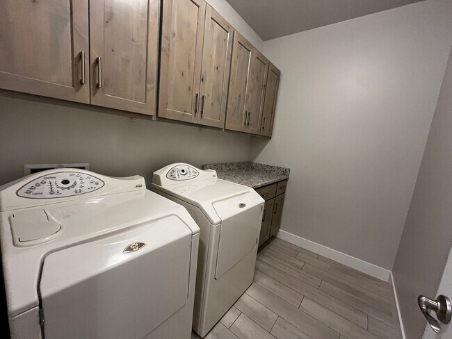 Building Photo - ADORABLE HOME IN BRIO FOR RENT!