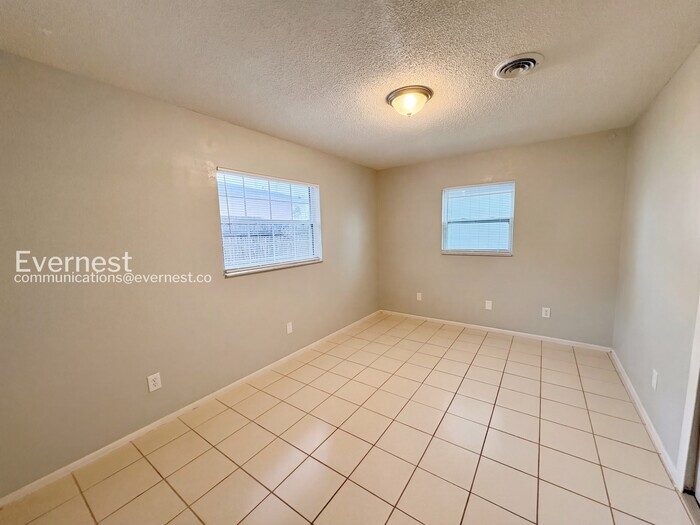 Building Photo - 742 Park Manor Dr