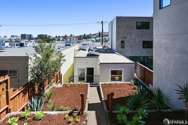 Building Photo - 646 De Haro St