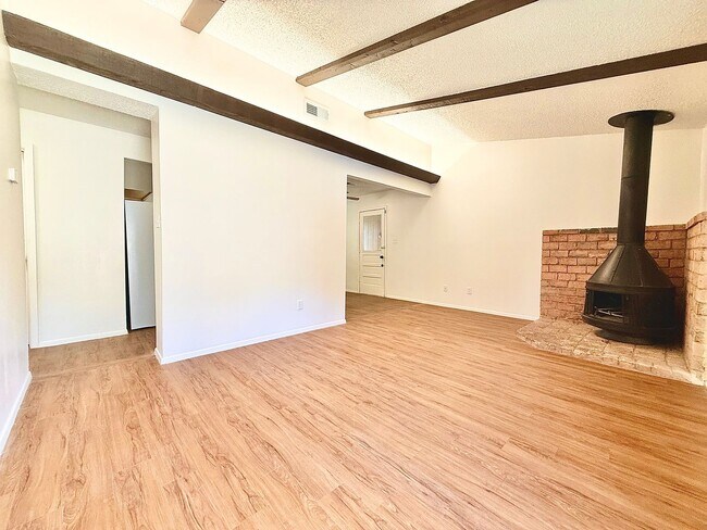Building Photo - 1118/1120 Hazelton