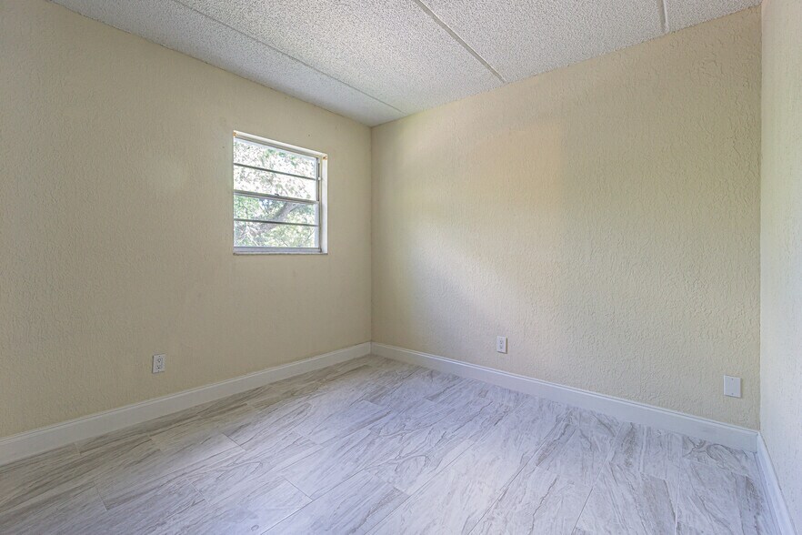 Building Photo - 2818 Somerset Park Dr