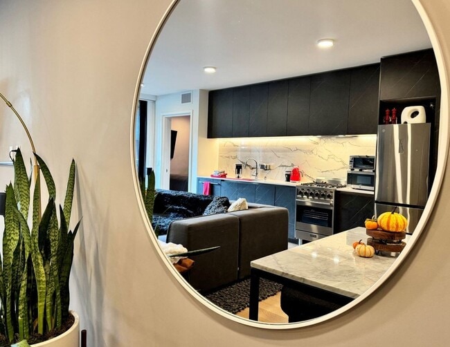 Building Photo - Maison à SOMA  |Secured Smart Access. Mode...