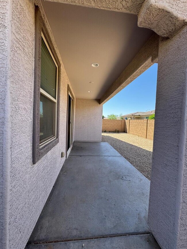 Building Photo - 9006 W Rancho Dr