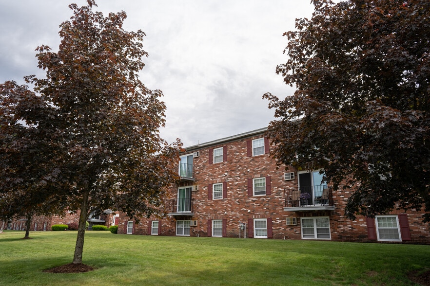 Highwood Village 174 Saint Anselms Dr Goffstown NH 03045 Apartment