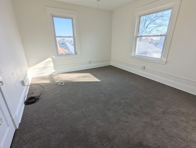 Building Photo - bot3705