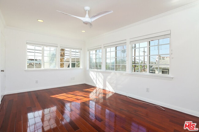 Building Photo - 252 Hampton Dr