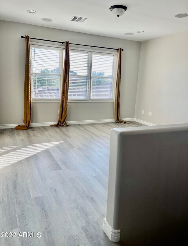 Building Photo - 2289 E Aster Dr