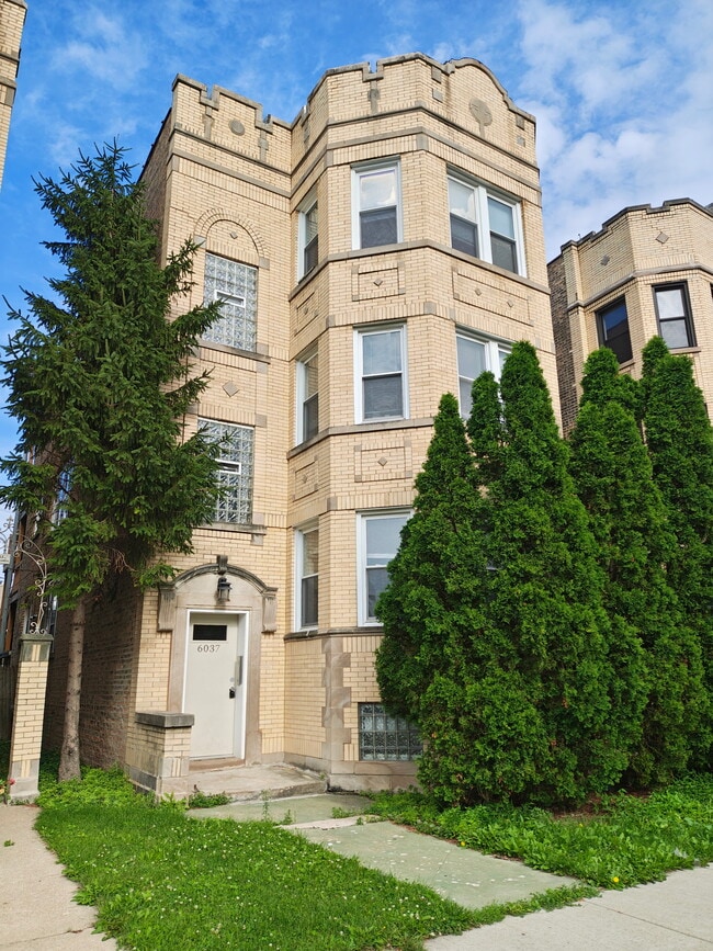 Building Photo - 6037 N Mozart St