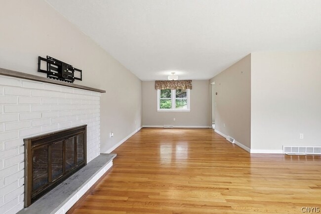 Building Photo - 115 Saybrook Ln