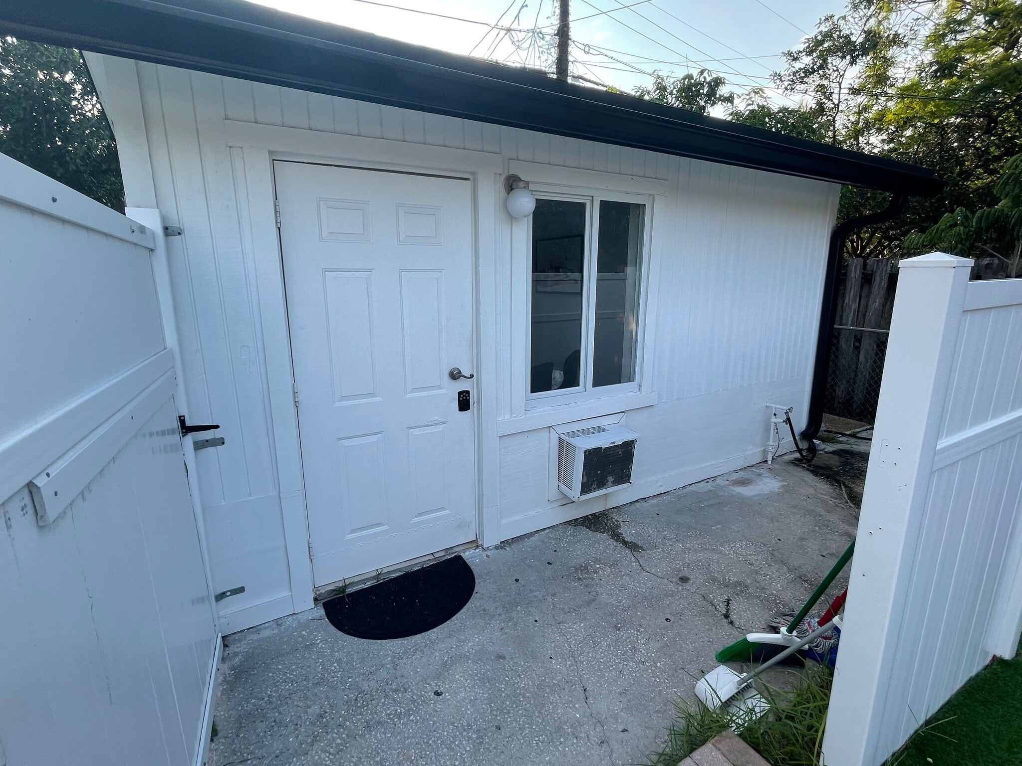 Building Photo - 1495 SW 28th Ave