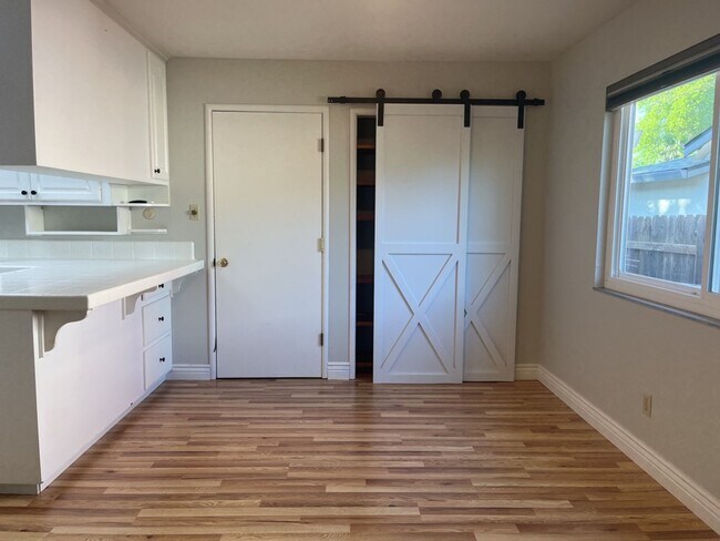 Building Photo - Beautiful 3 BDRM, 2 BATH Home w/ American ...