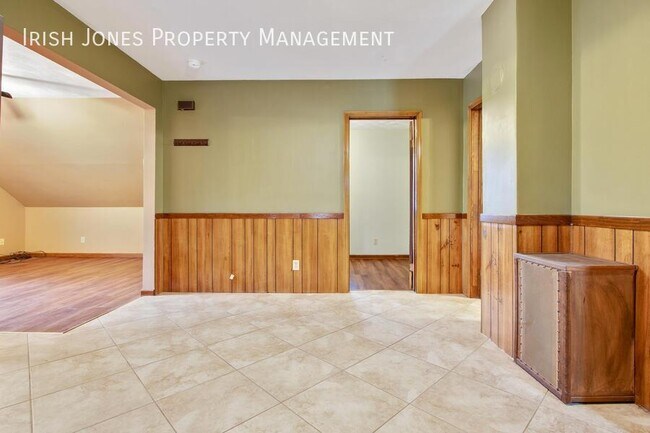 Building Photo - 479 Lake Ave