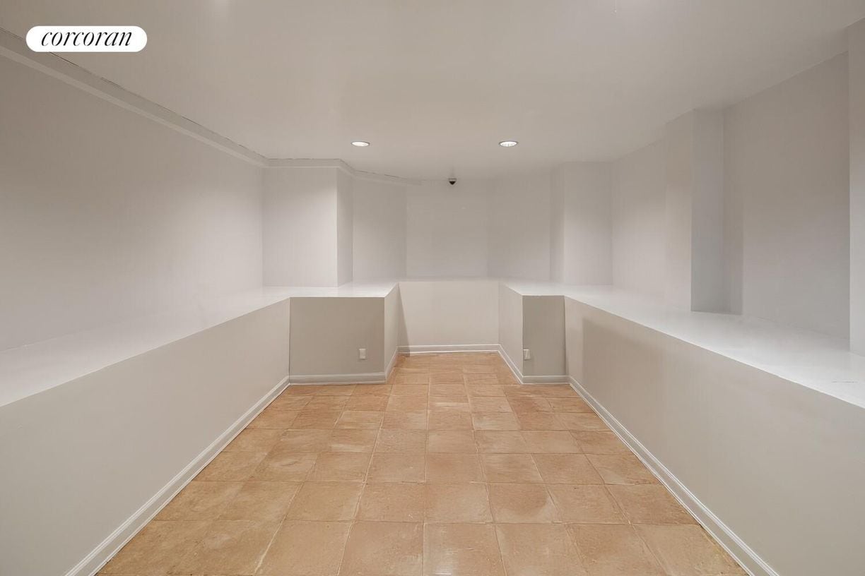 Building Photo - 165 W 126th St