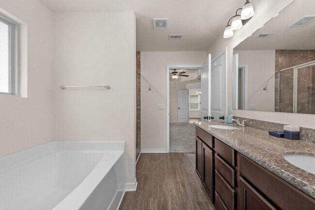 Building Photo - 4395 Thistle Pine Ct