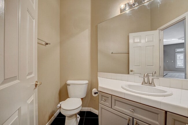 Building Photo - 5 BDR/ 4.5 BTH, Triple Master Home including pool & spa!