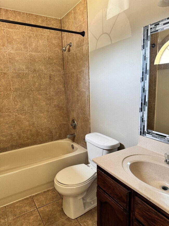 Building Photo - 2615 Bandera Dr