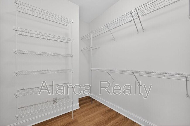 Building Photo - 8723 Whistlers Chase Dr