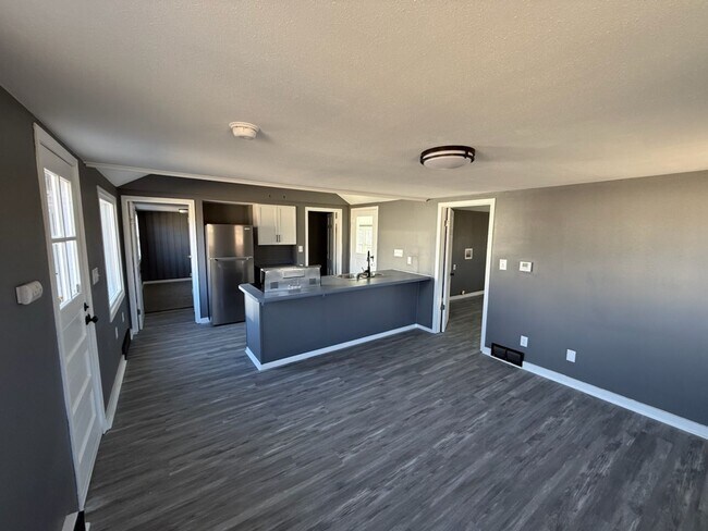 Building Photo - Updated 1-Bedroom Home with Garage!