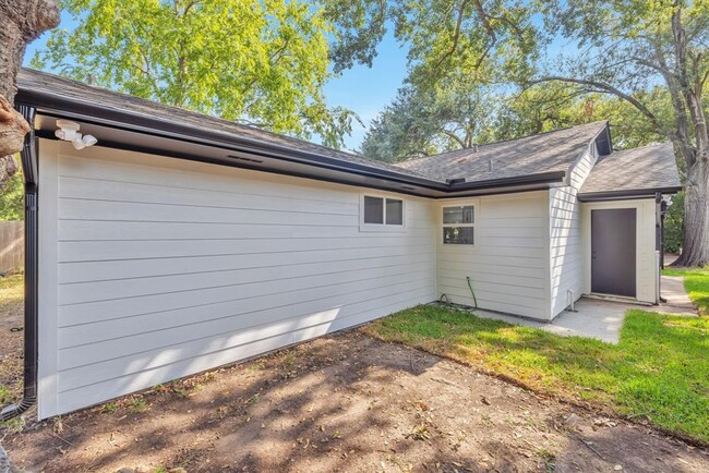 Building Photo - 4946 Lamonte Ln
