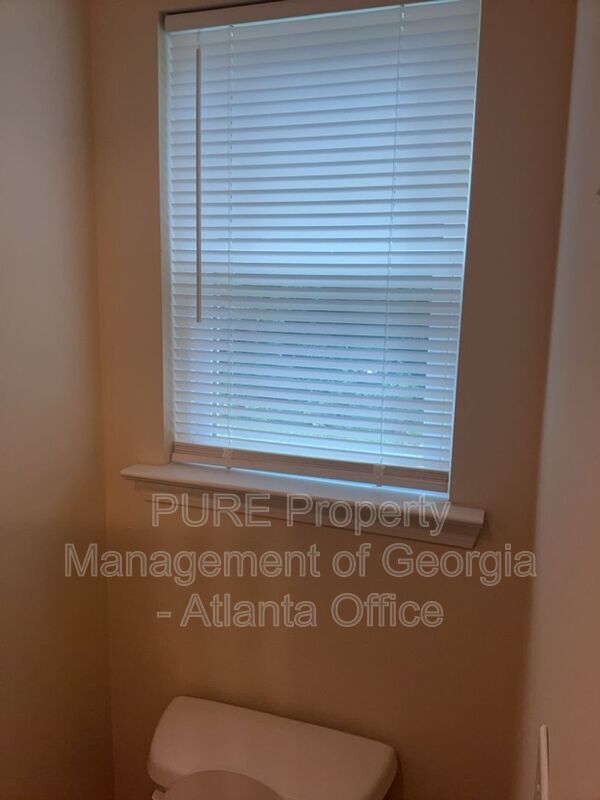 Building Photo - 160 Pine Ridge Rd