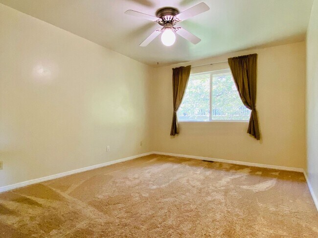 Building Photo - Beautiful Rambler at Little Cottonwood Can...