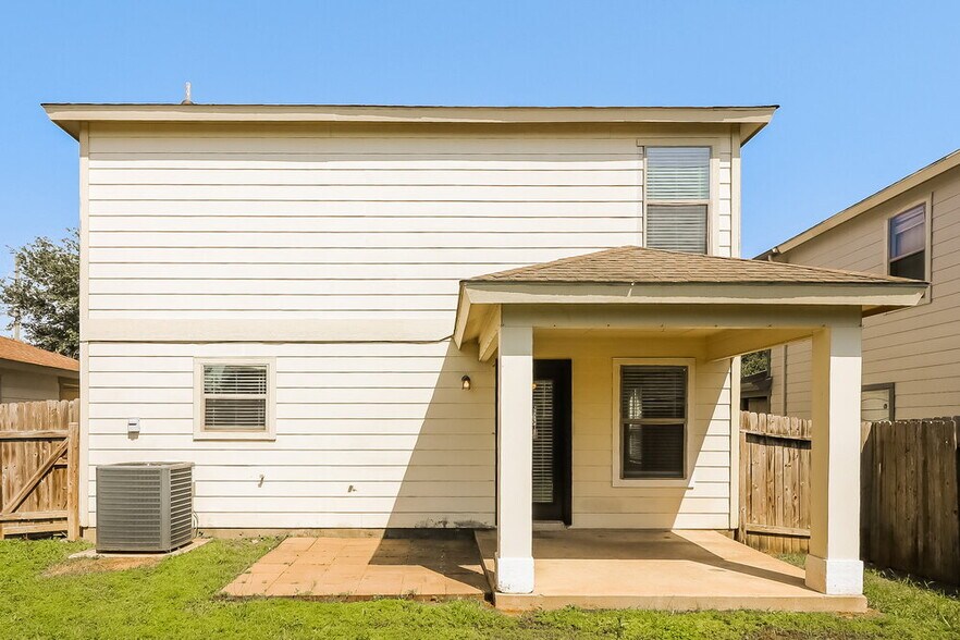 Building Photo - 7627 Cypress Edge Dr
