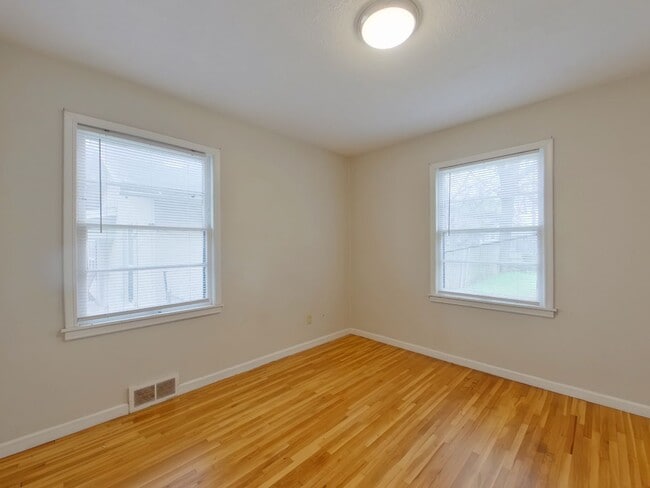 Building Photo - 1823 N Jeanette Ave