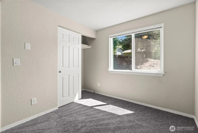 Building Photo - 502 Tullis St NE