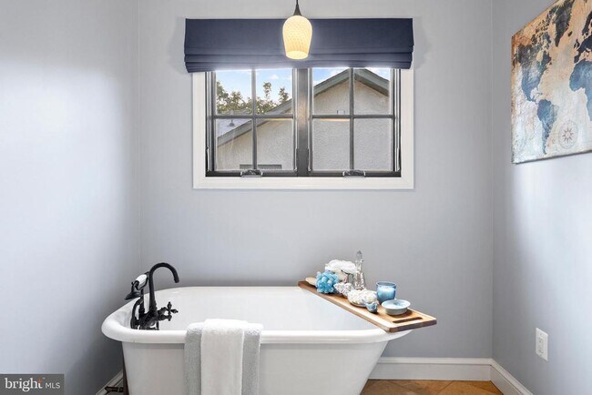 Building Photo - 200 Summers Dr