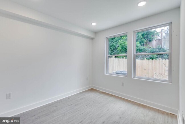 Building Photo - 2314 N Sydenham St