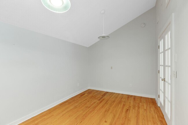 Building Photo - 640 Prospect St