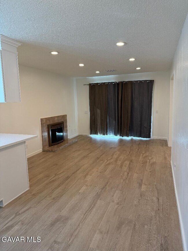 Building Photo - 45303 Lorimer Ave