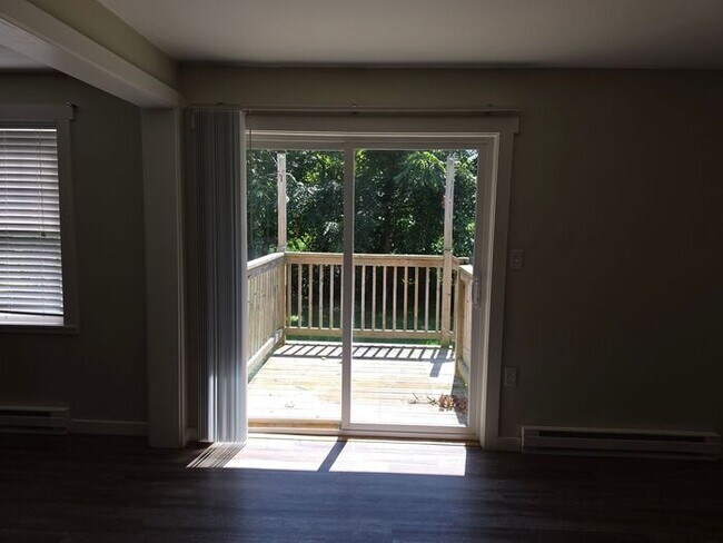 Building Photo - 3 bedroom home Eau Claire