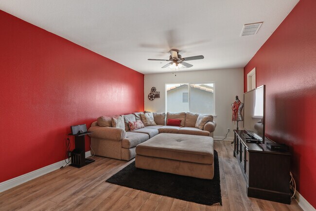 Building Photo - 30916 Snowberry Ln