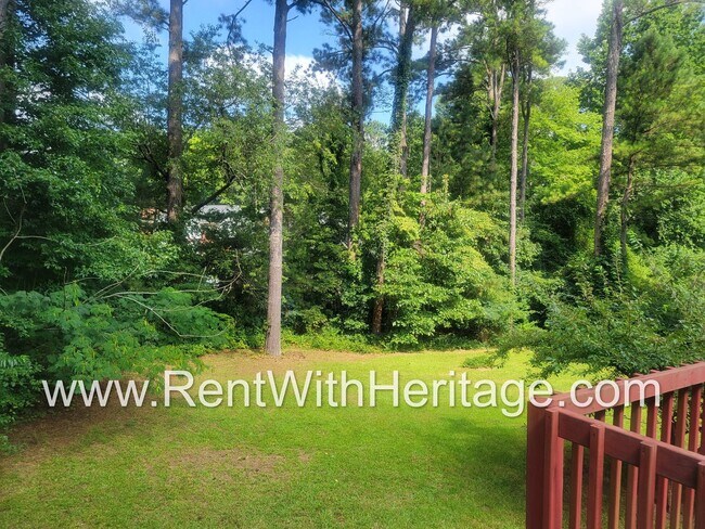Building Photo - GREAT HOME / 3 BEDROOMS AND BONUS ROOM / GREAT LOCATION /  PRIVATE FENCED YARD