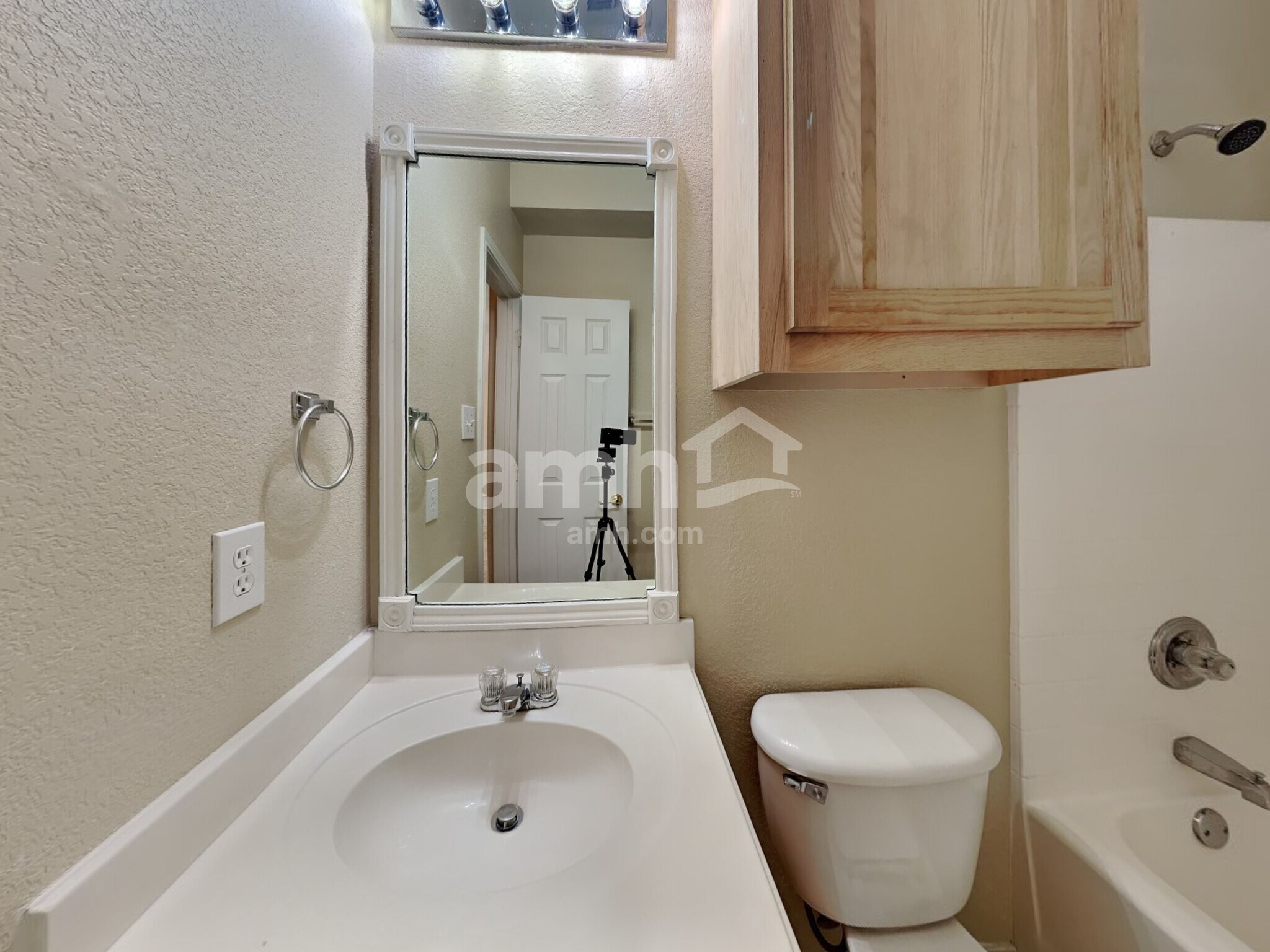 Building Photo - 9812 Sparrow Hawk Ln