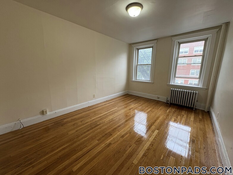 Building Photo - 135 Washington St