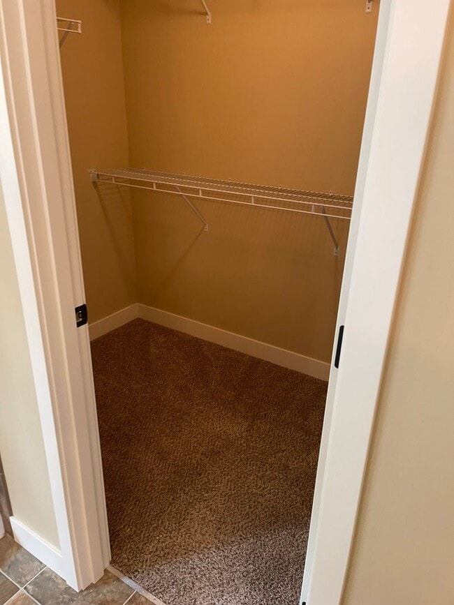 Building Photo - Beautiful 4 Bedroom in a small and exclusive neighborhood